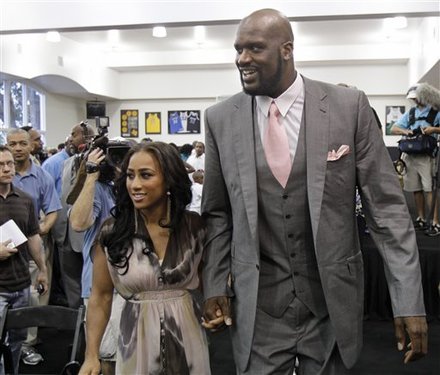 梅西职业生涯获得13座联赛冠军：西甲10冠、法甲2冠、美职联1冠（梅西生涯联赛13冠：西甲10冠、法甲2冠、美职联1冠）