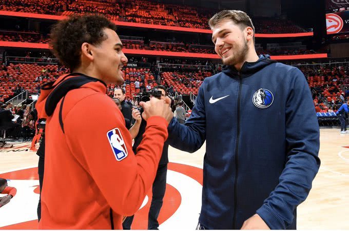 詹姆斯背后传球制造得分机会（詹姆斯背后妙传创造得分良机）