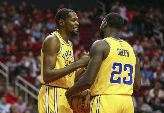 意杯半场：贝内德扎克、罗破门，博洛尼亚1-1帕尔马（意大利杯半场战报：贝内德扎克与罗建功，博洛尼亚1-1战平帕尔马）