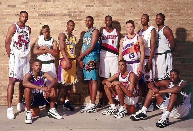 上海女排全锦赛夺冠 山东女排遗憾失利（上海女排捧得全锦赛冠军 山东女排抱憾落败）