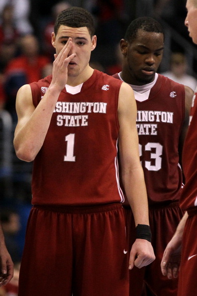 德罗西取热那亚生涯首胜，率队时隔239天再次意甲主场赢球（德罗西首胜热那亚，率队时隔239天再度在意甲主场取胜）