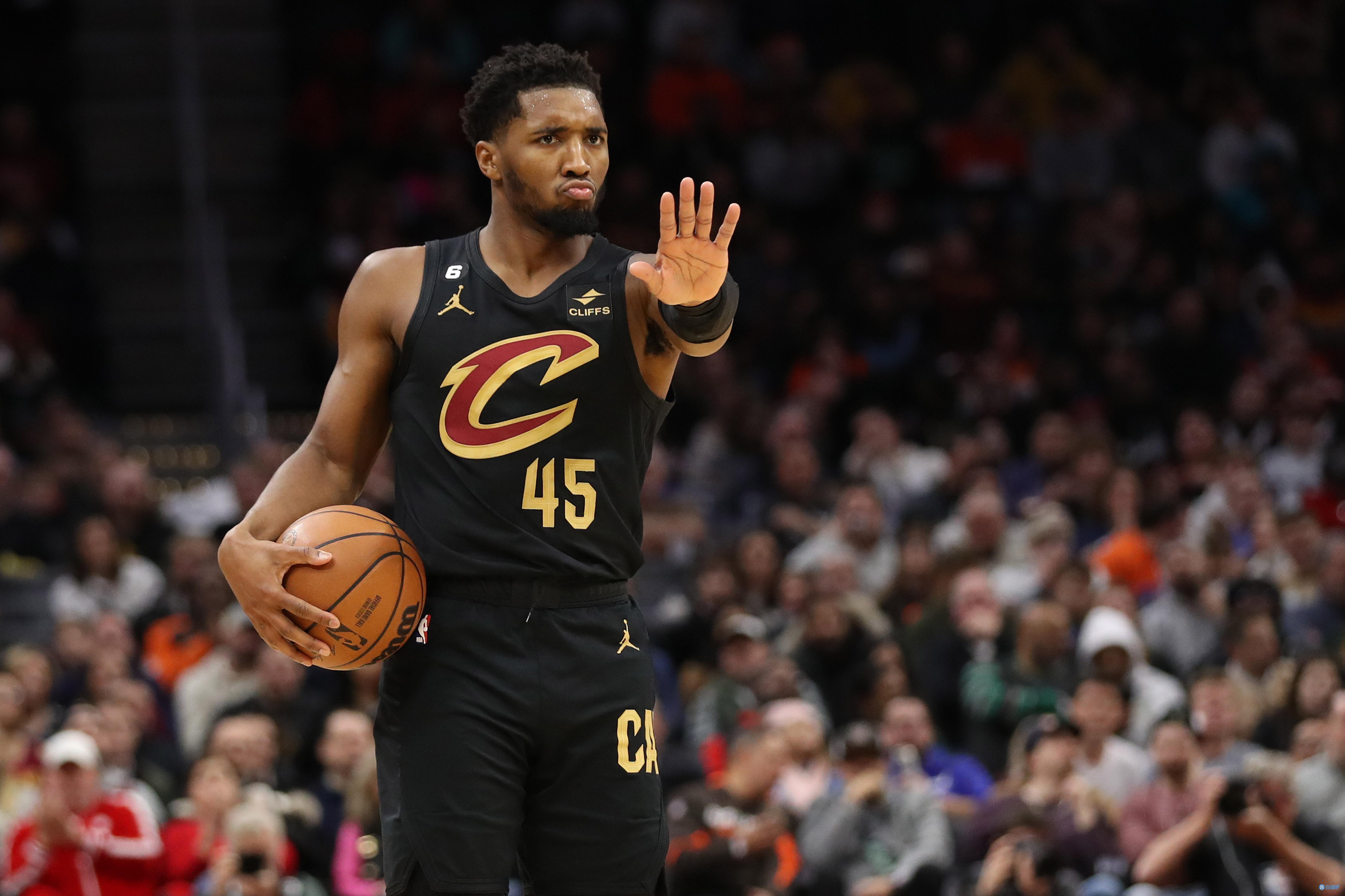 索扎将吹罚生涯第三场米兰德比，曾执法23-24赛季国米5-1米兰（索扎将第三度主哨米兰德比，曾在23／24赛季执法国米5-1米兰）